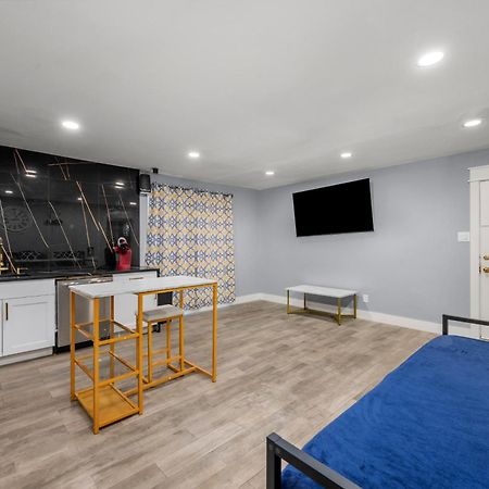 Modern Heights Apartment With Pool Houston Bagian luar foto