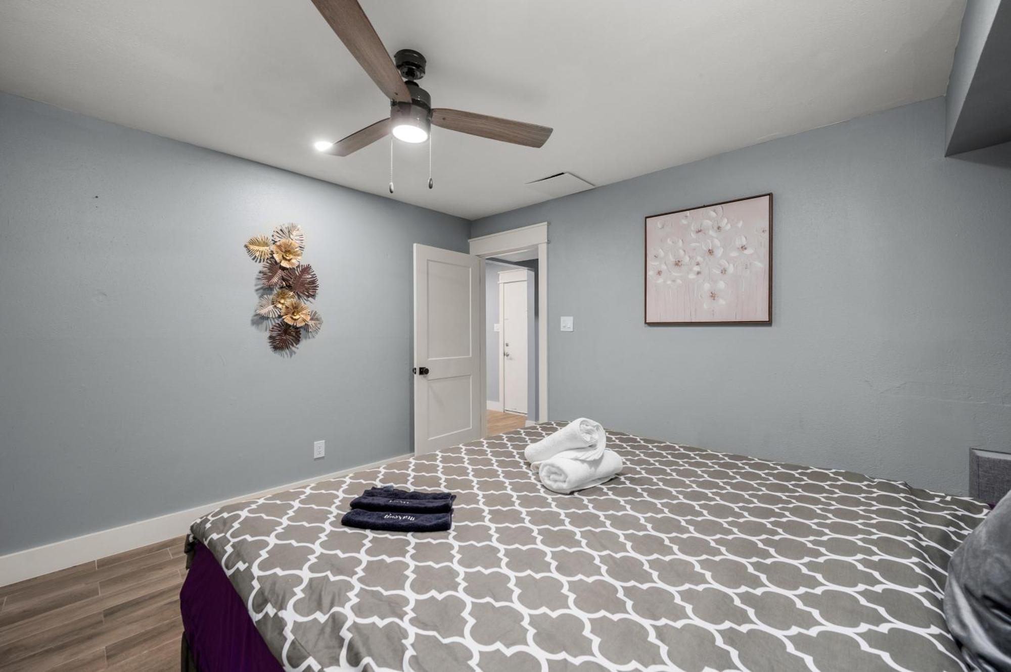 Modern Heights Apartment With Pool Houston Bagian luar foto