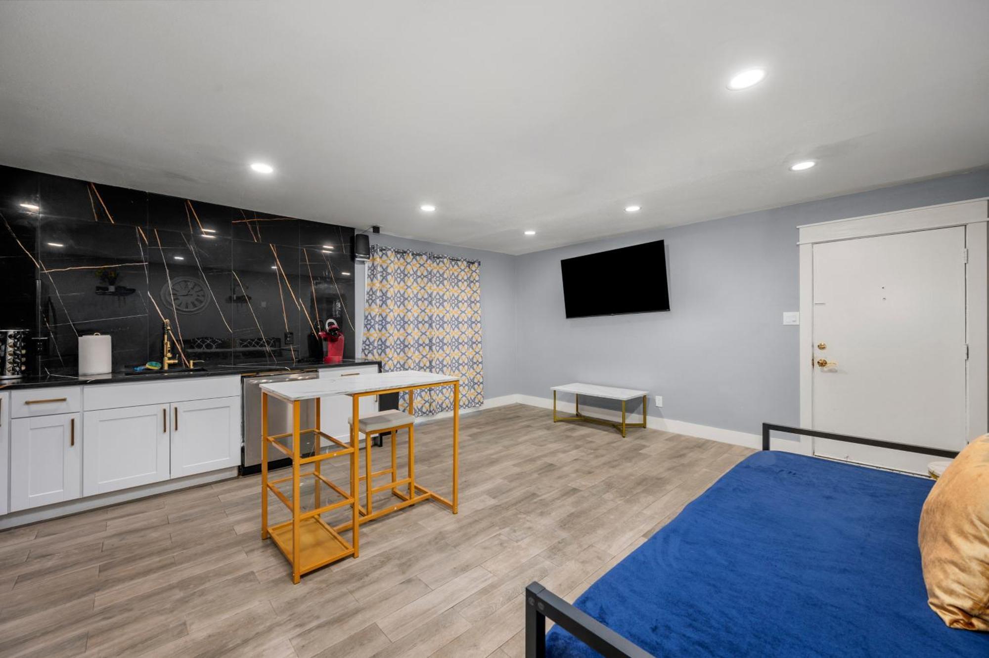 Modern Heights Apartment With Pool Houston Bagian luar foto