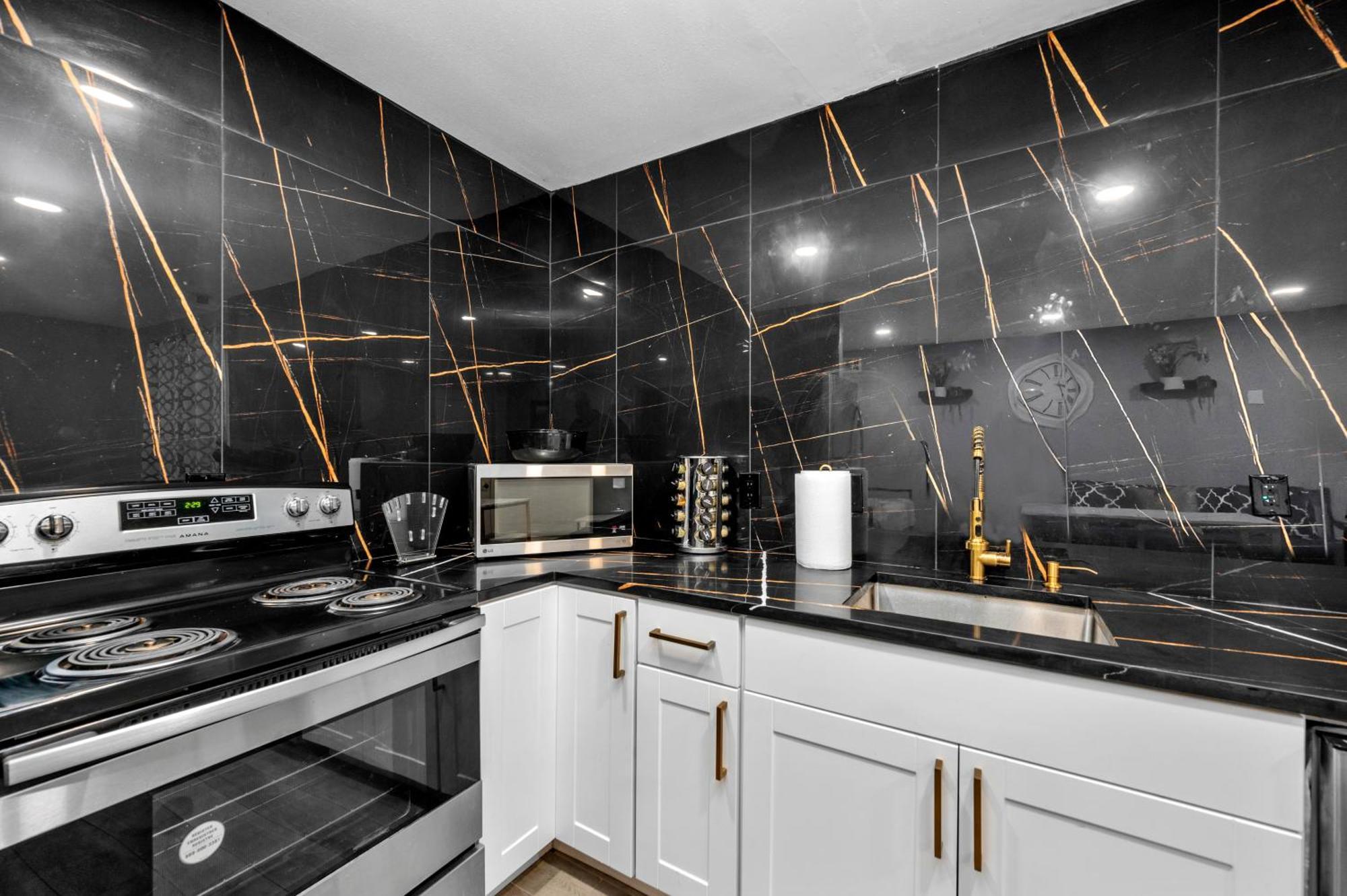 Modern Heights Apartment With Pool Houston Bagian luar foto